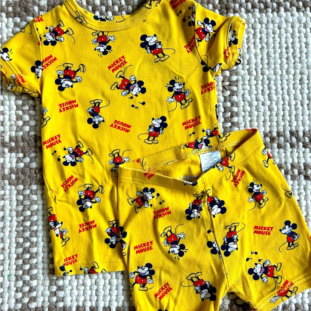 Gap Disney pajamas Mickey Mouse size 5